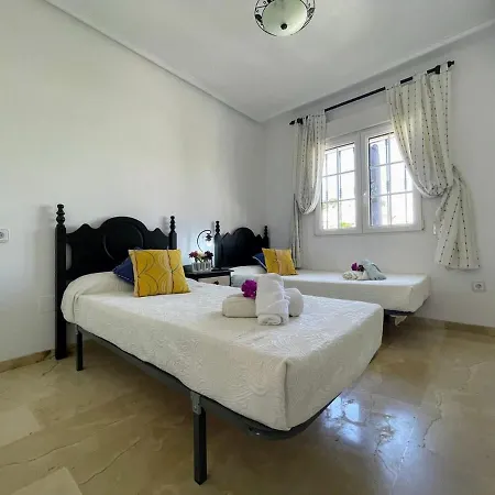 3 Bed Townhouse Overlooking Com Pool Ld314