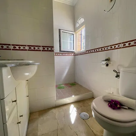 3 Bed Townhouse Overlooking Com Pool Ld314