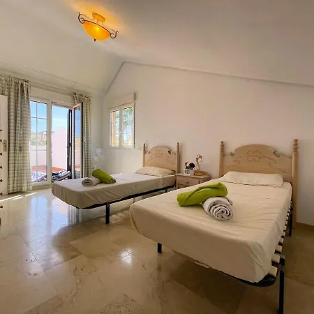 3 Bed Townhouse Overlooking Com Pool Ld314 펜션 *