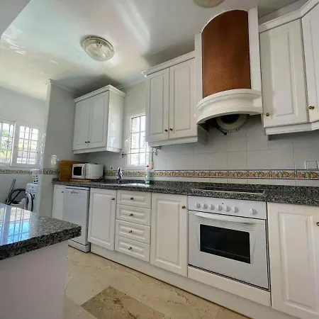 3 Bed Townhouse Overlooking Com Pool Ld314 펜션 오리후엘라