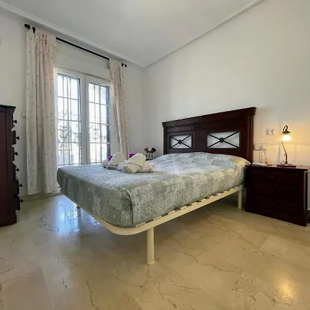 Holiday home 3 Bed Townhouse Overlooking Com Pool Ld314