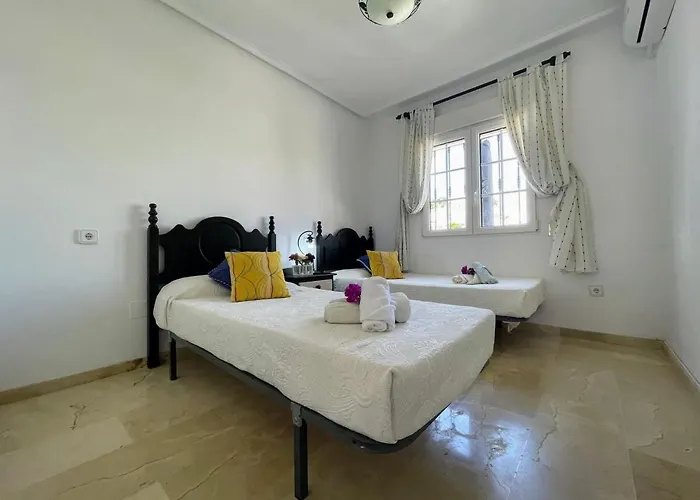 3 Bed Townhouse Overlooking Com Pool Ld314