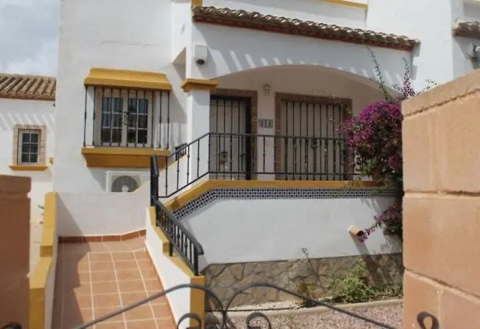 3 Bed Townhouse Overlooking Com Pool Ld314 度假居 奥里韦拉