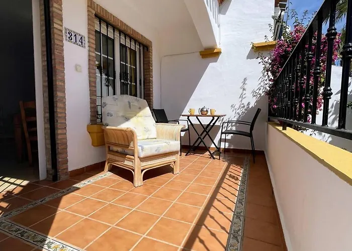 3 Bed Townhouse Overlooking Com Pool Ld314