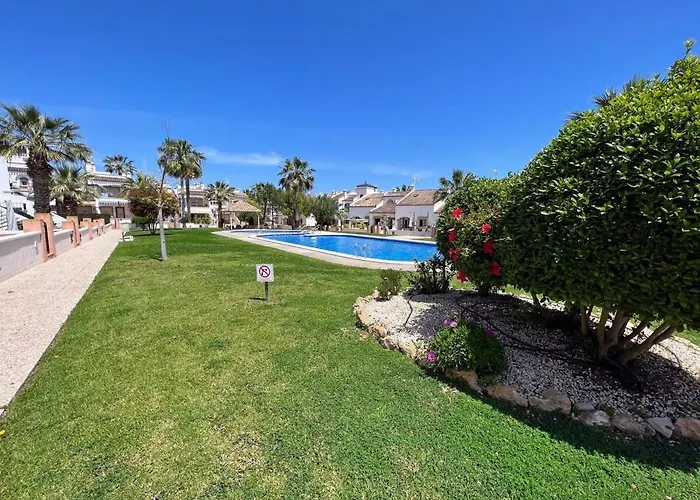 3 Bed Townhouse Overlooking Com Pool Ld314 *