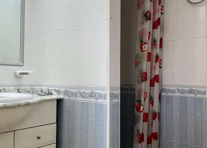 Hébergement de vacances 3 Bed Townhouse Overlooking Com Pool Ld314