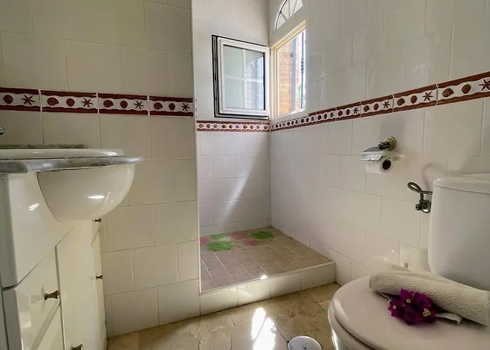 3 Bed Townhouse Overlooking Com Pool Ld314